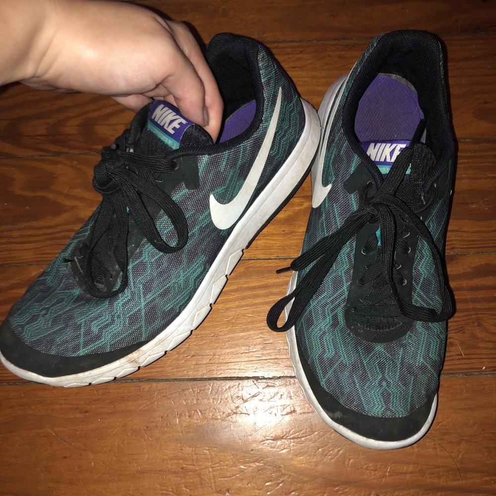 Nike tennis shoes